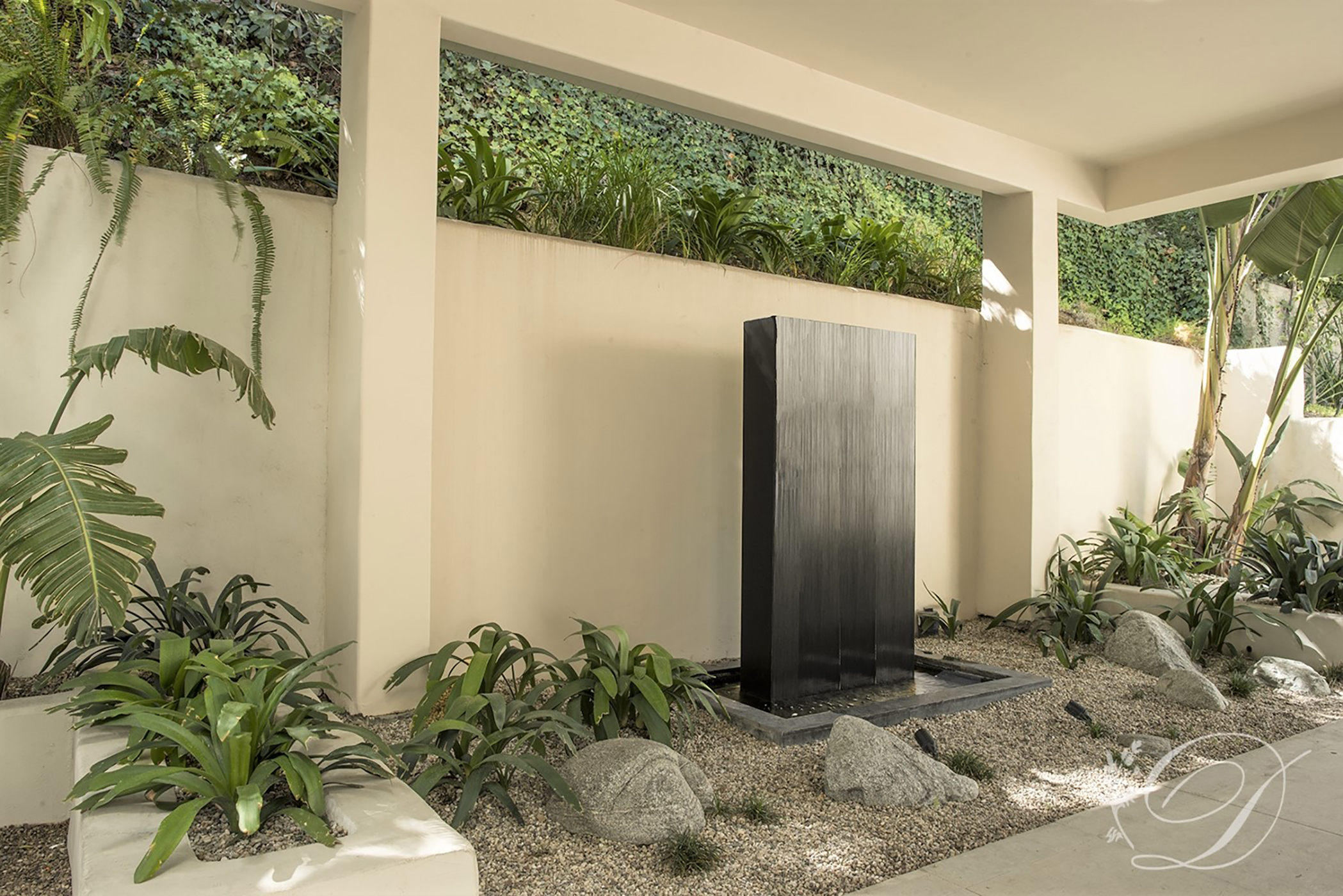 003_Exterior_Beverly-HIlls-Contemporary-Entry-Fountain-