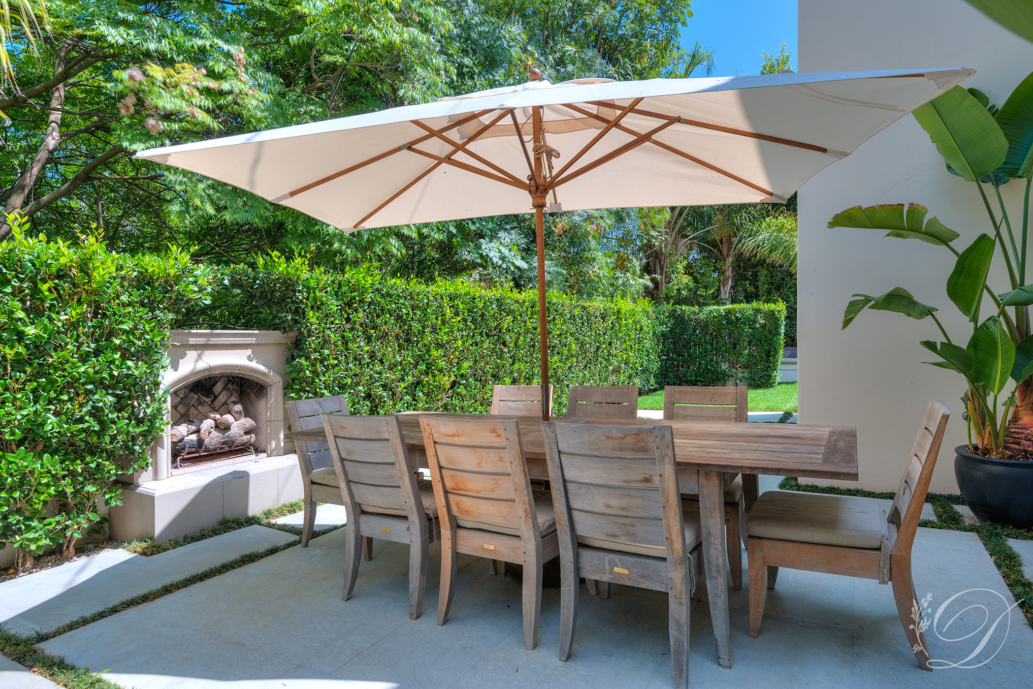 005_Exterior_Beverly-HIlls-Contemporary-Breakfast-Patio-1