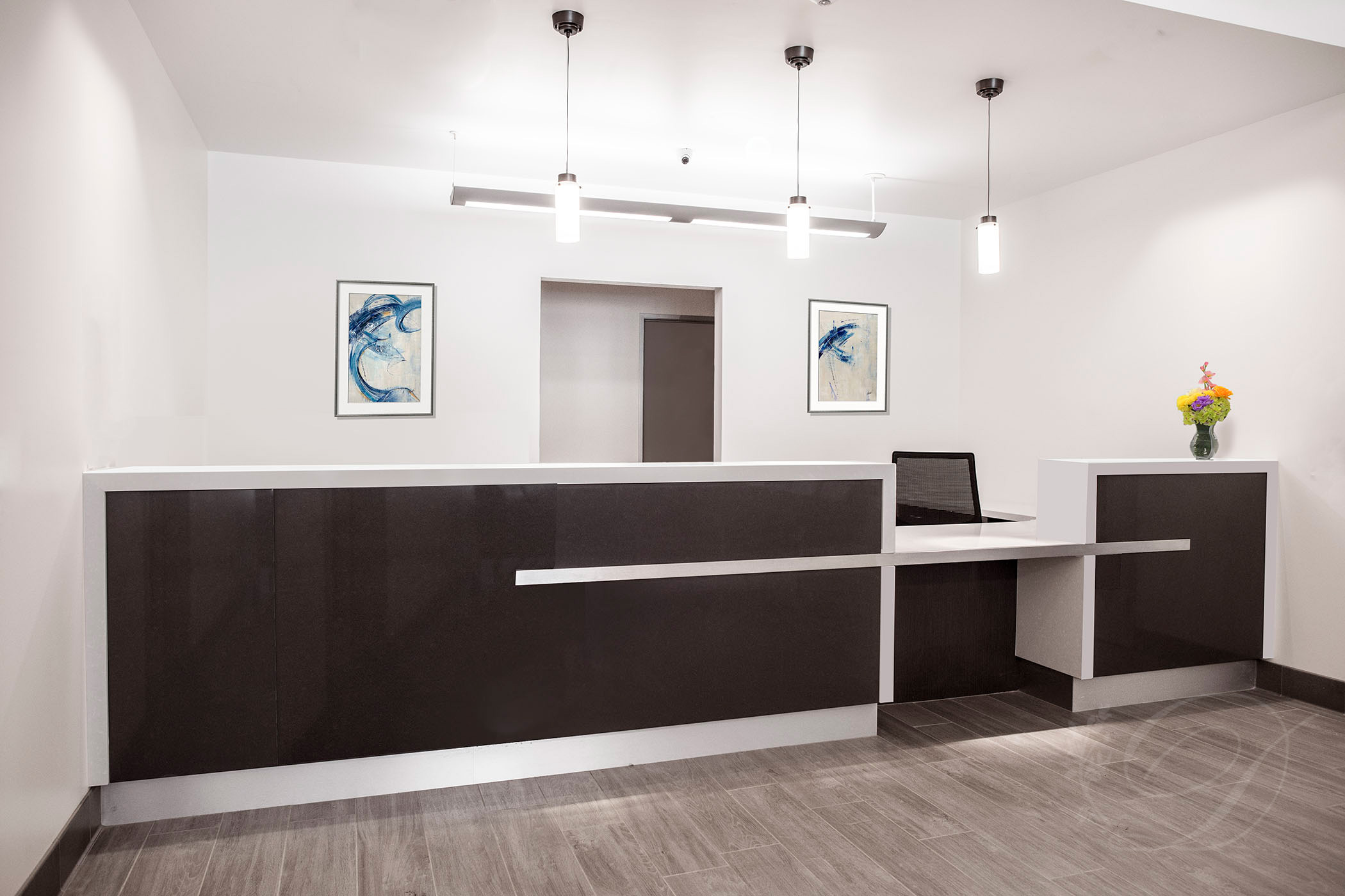 002_Medical-Clinic-Reception-Desk